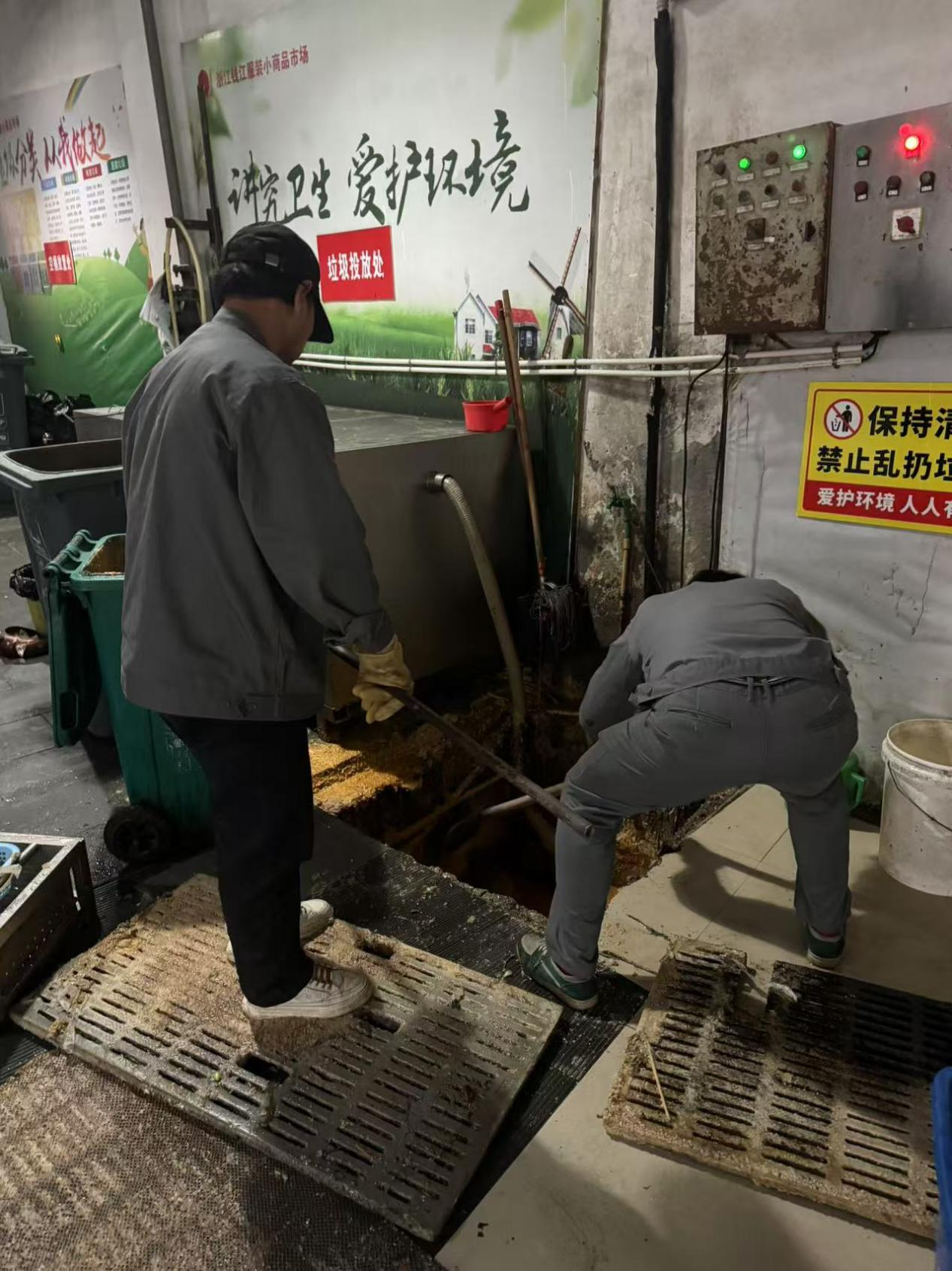 “洁”尽全力，，，，，，，，让钱江商城美食坡道重焕新生