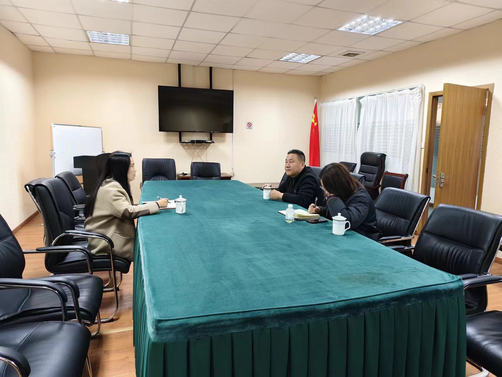 上塘街道总工会对必赢市场开展走访调研