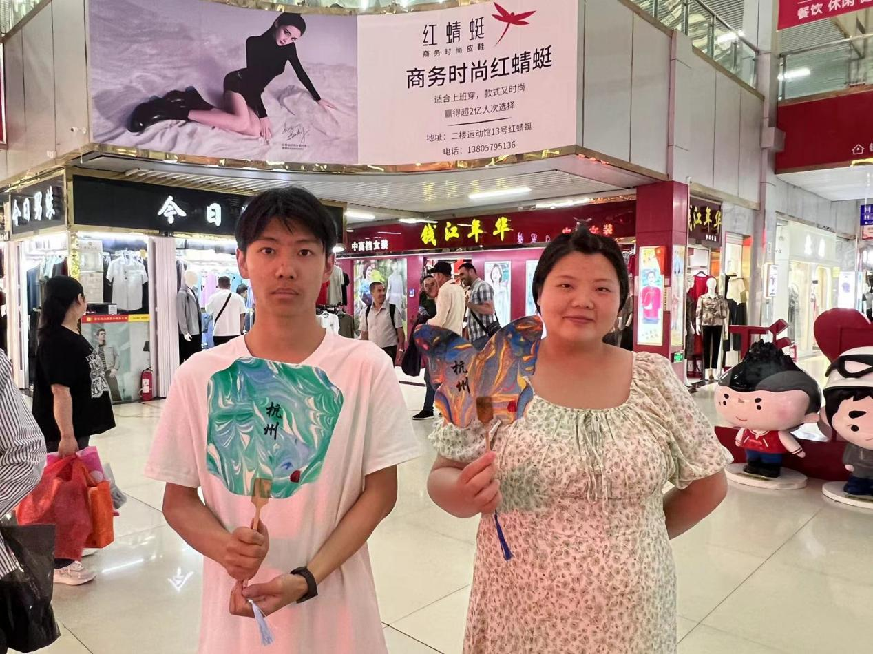 重拾蒲扇纳凉回忆，，，，，，，一把非遗漆扇迎仲夏