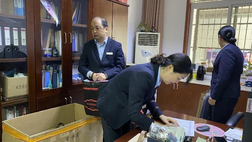 焕然“衣”新，，，，，，，整“装”待发——钱江商城工服换新，，，，，，，服务更出色！
