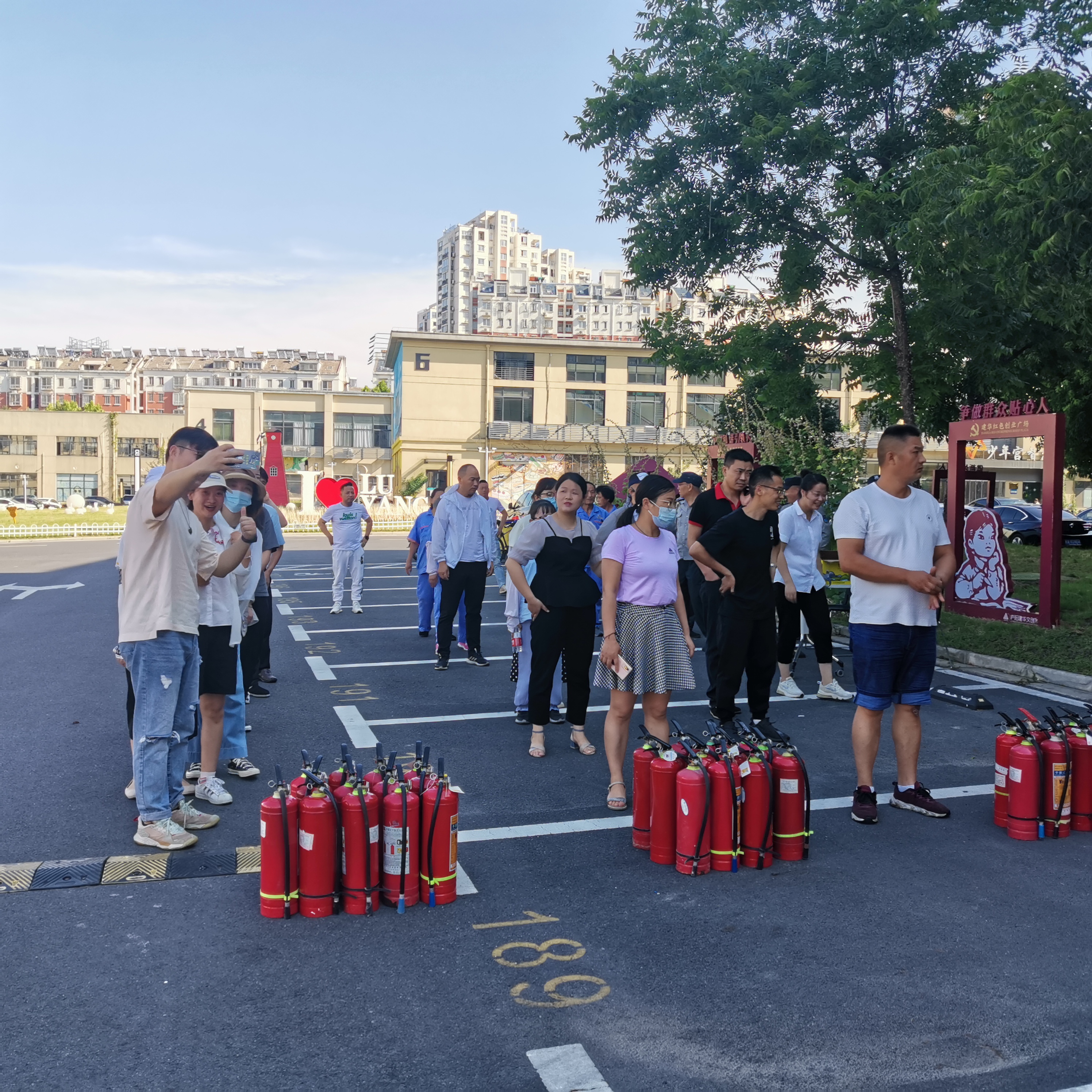 “勤抓演练，，，，，，，，常驻安全”庐阳必赢文创园开展消防演习活动
