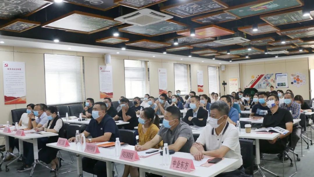 “奋楫逐浪，，，，，，，阔步向前”——首届庐阳区工商联大讲堂于庐阳必赢文创园开讲