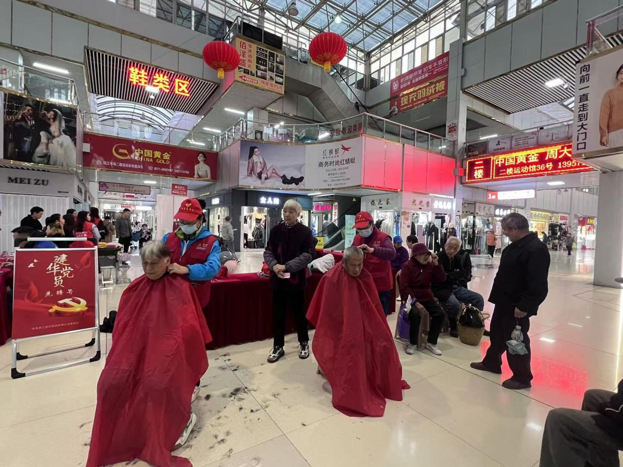 公益不打烊，，，，，，情暖每月时光