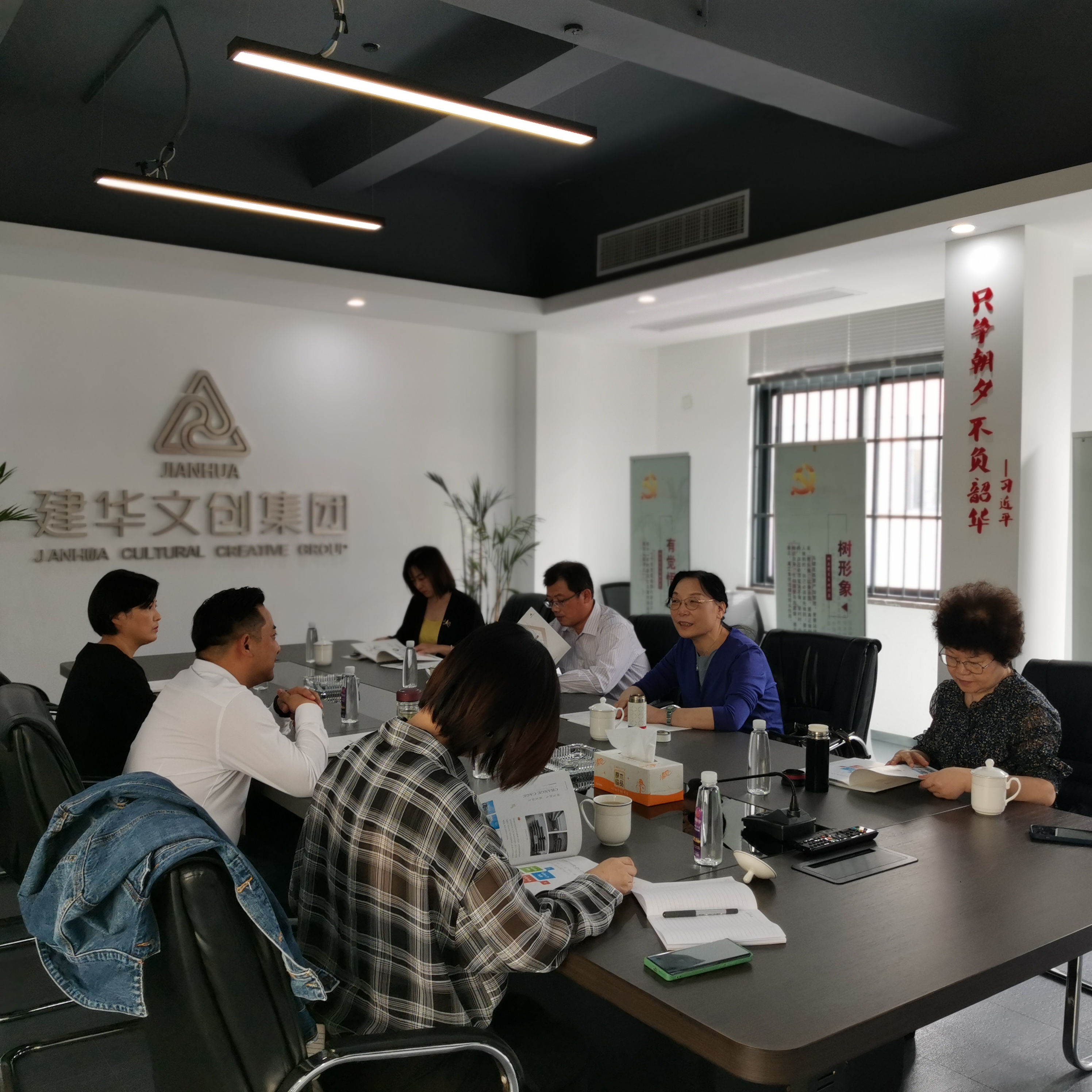 浙江省工商业联合会秘书长陈俊燕一行莅临庐阳必赢文创园调研