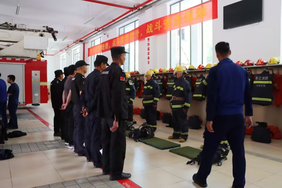 必赢长城机电员工赴军营接受消防培训