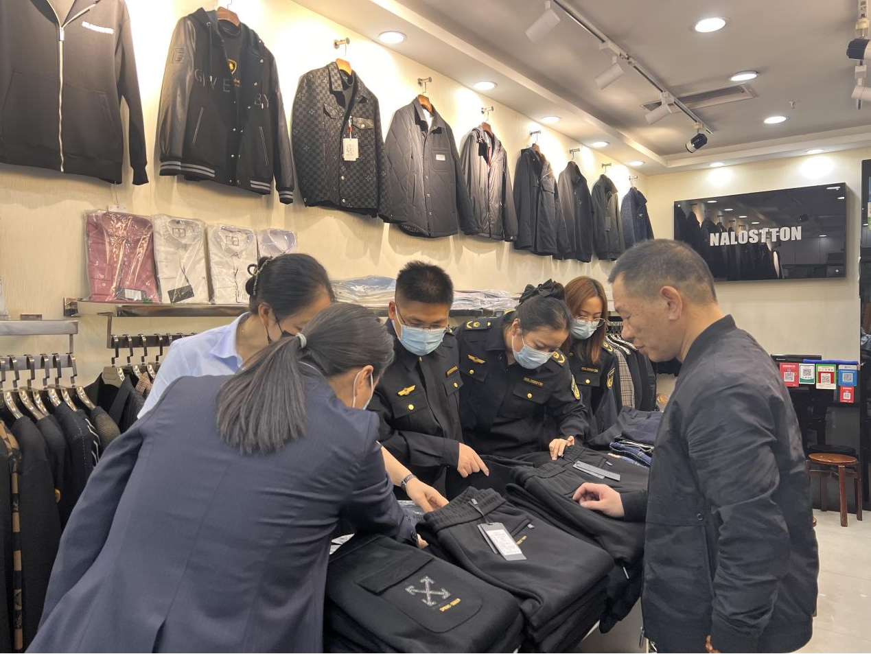 拱墅区市场监督管理局走访钱江商城开展 知识产权保唬唬；；；ぷㄏ罴觳樾卸