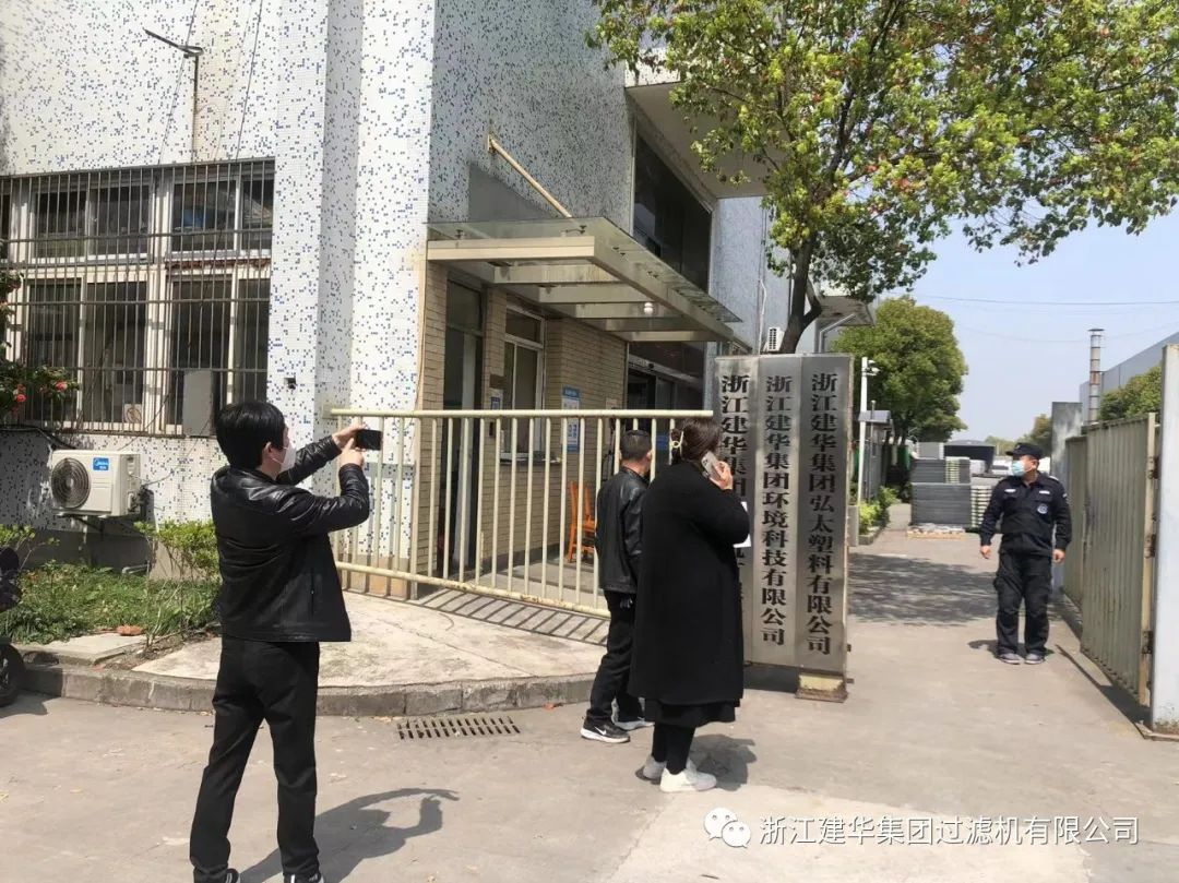 疫情当前严检查，，，，，共筑防控“安全墙”
