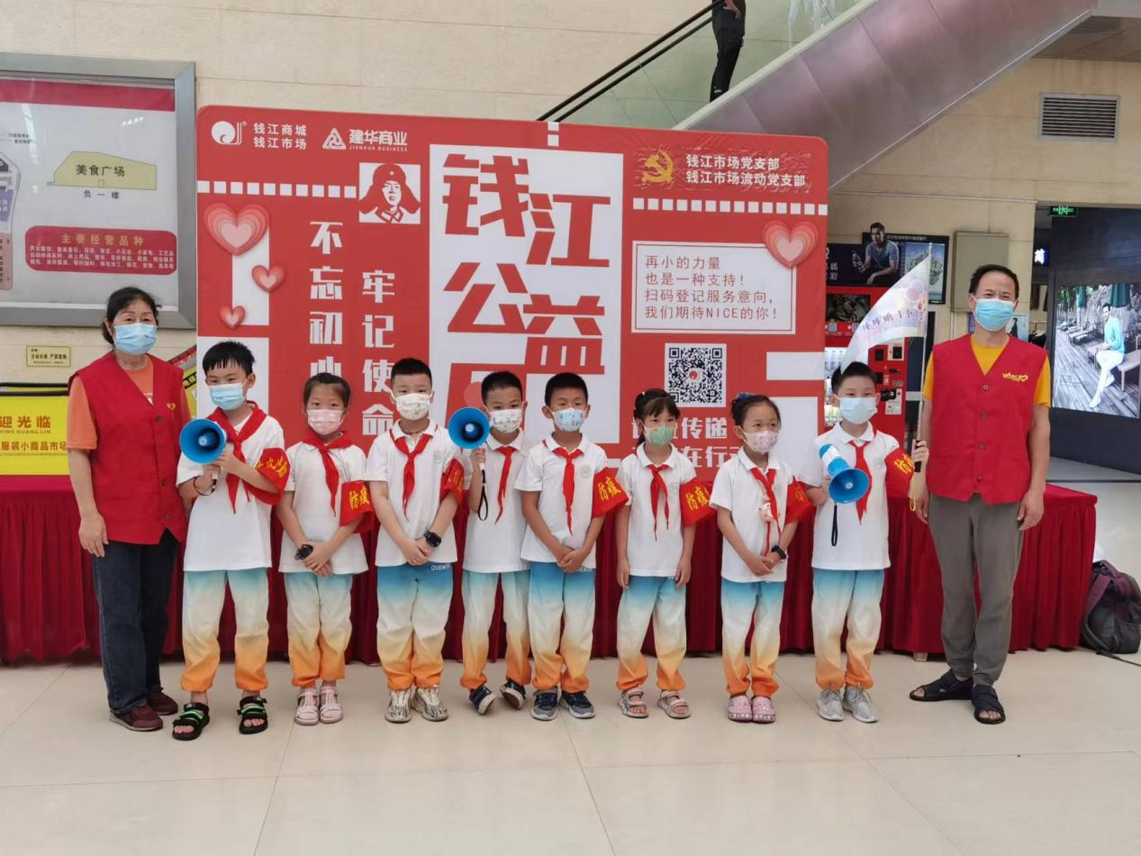 疫情防控，，，，，，，，小小志愿者在行动！