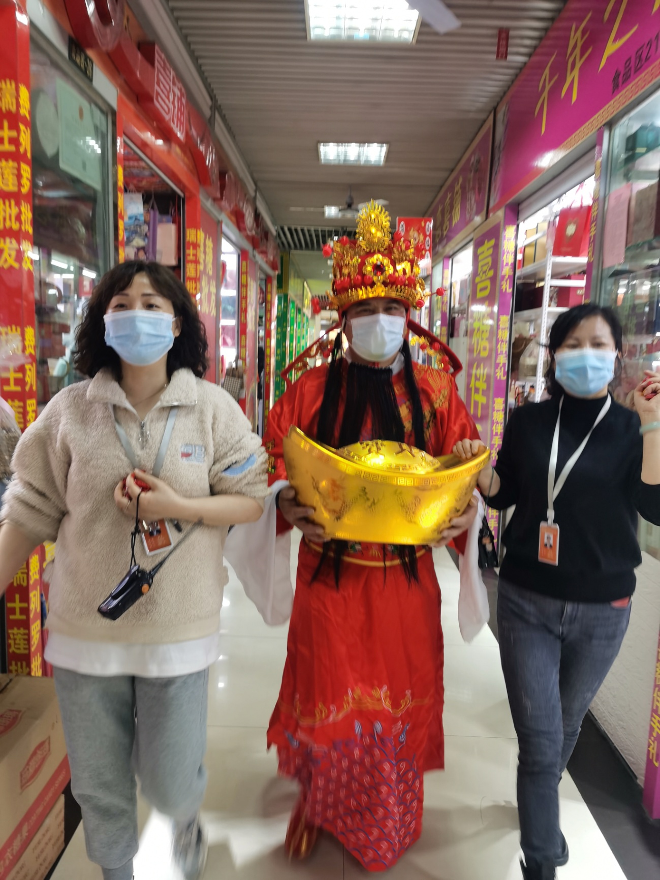 元宵佳节“领福袋，，，，，，，沾财运”