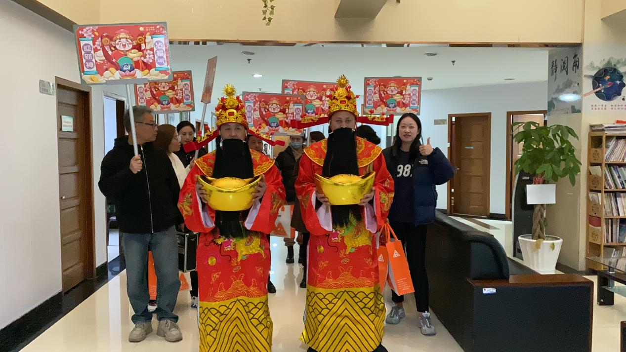 正月十五元宵到，，，，，财神到来，，，，，请接福！