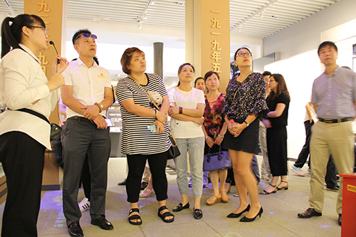 20170616必赢文创集团党总支参观中国共产党杭州历史馆 (2).jpg